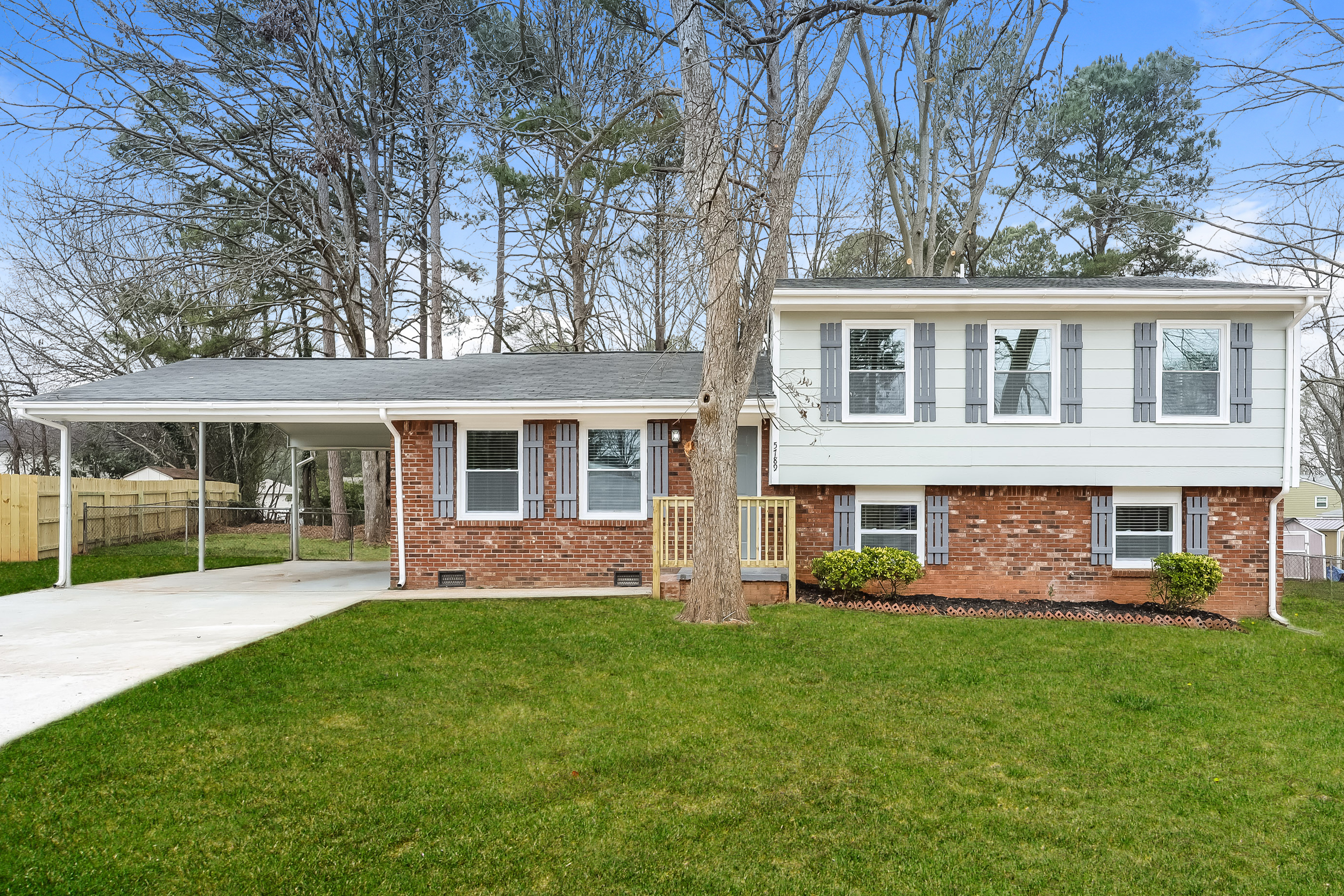 5789 Colt Ellenwood, GA 30294